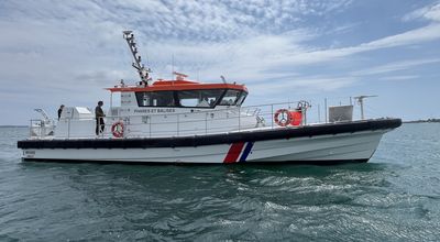 Lighthouse and beacons boat – 18.7m